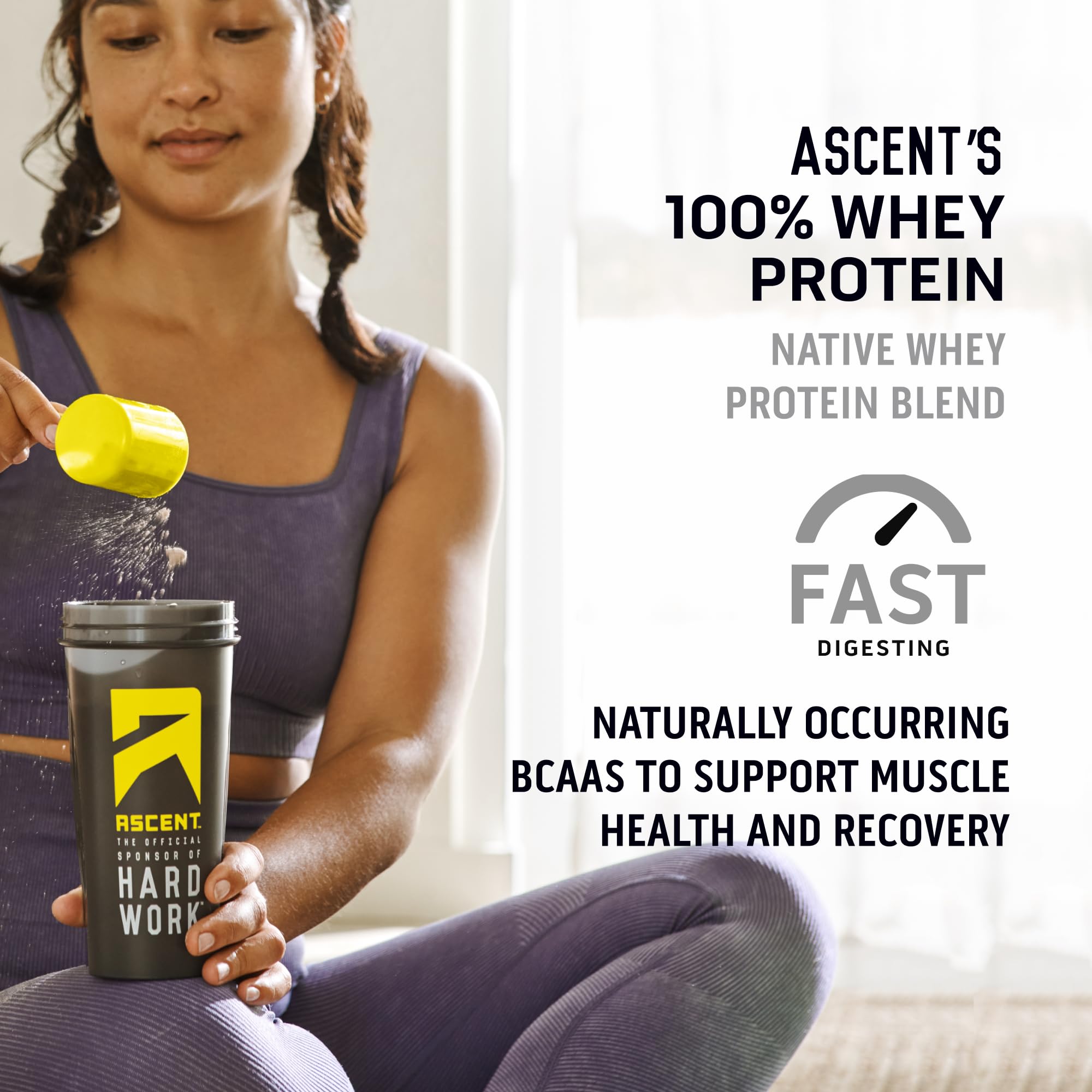 Ascent paquete 1.7 lb en manos para ver escala y almacenamiento compacto