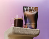 Atlas Coffee Club escena de estilo de vida en la mañana que inspira rutina saludable