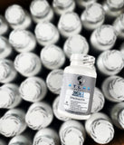Atlas Nutraceuticals cápsula junto a mano para comparar tamaño real
