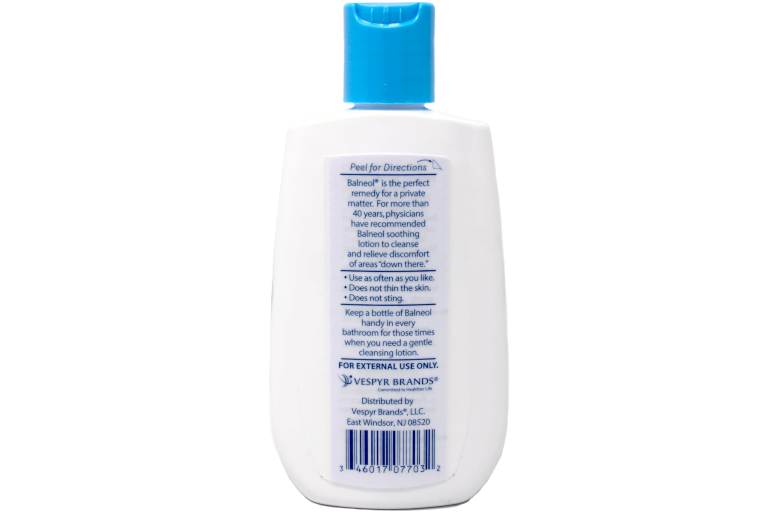 Balneol textura cremosa saliendo del dispensador para limpieza suave