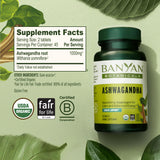 Banyan Botanicals tabletas en mano para comparar tamaño y dosificación
