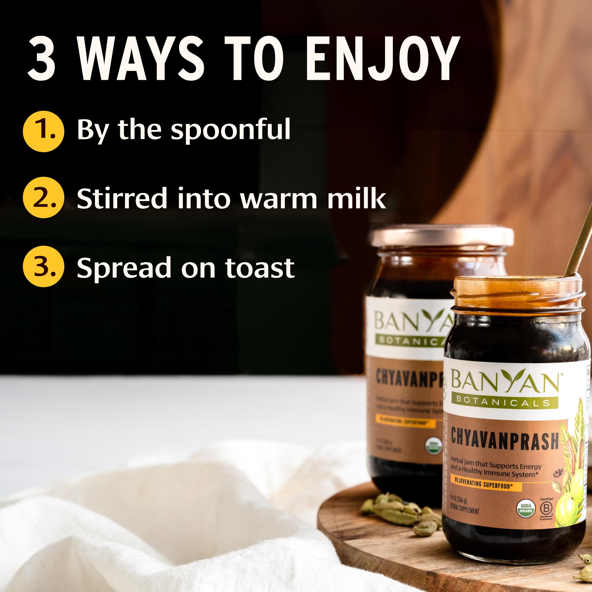 Banyan Botanicals chutney mezclado en leche tibia para bebida nutritiva