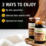 Banyan Botanicals chutney mezclado en leche tibia para bebida nutritiva