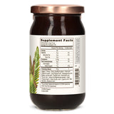 Banyan Botanicals familia disfrutando del producto para rutina diaria de bienestar