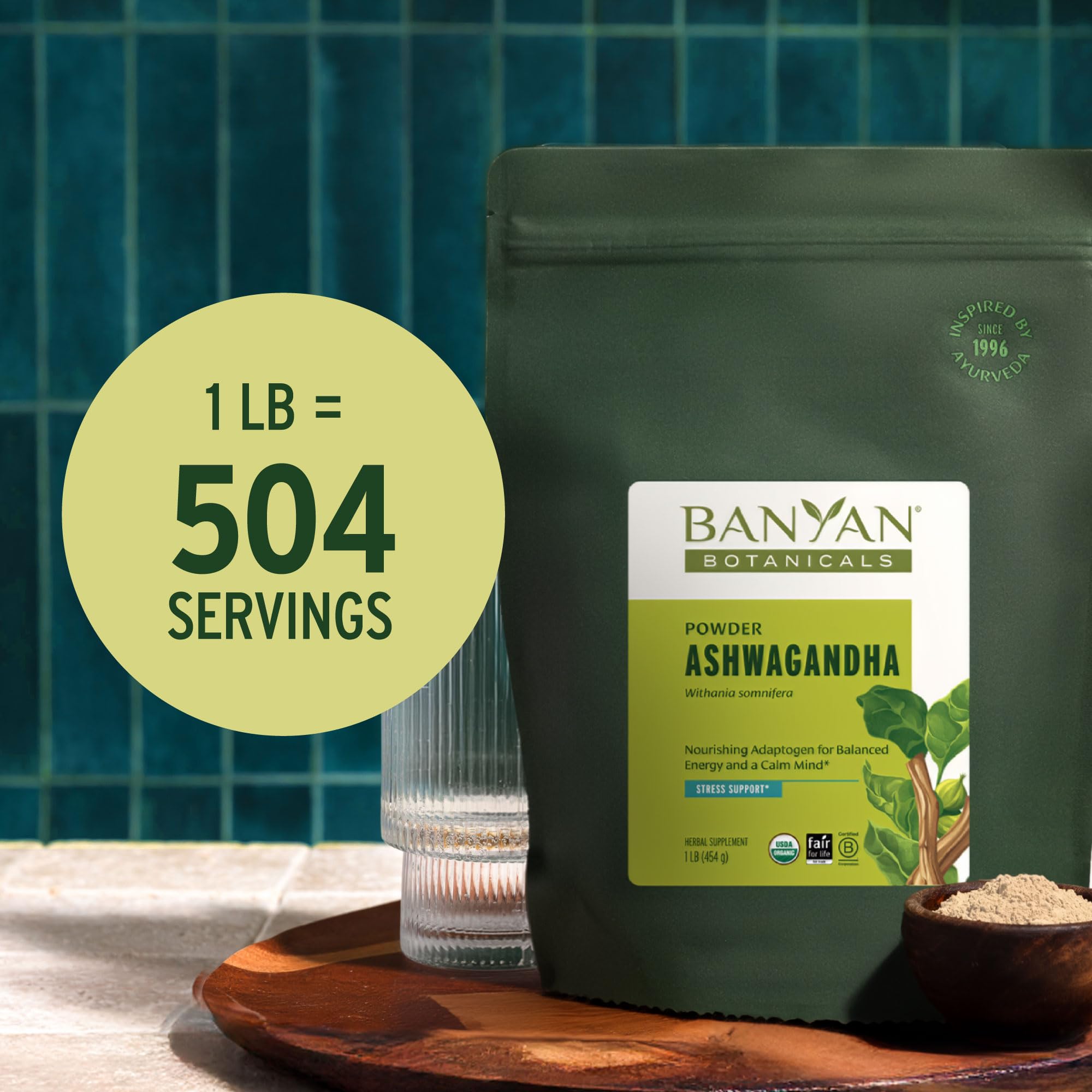 Banyan Botanicals cucharada medidora con polvo lista para dosificar