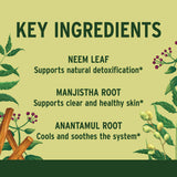 Banyan Botanicals ingredientes Neem y Manjistha presentados como plantas frescas