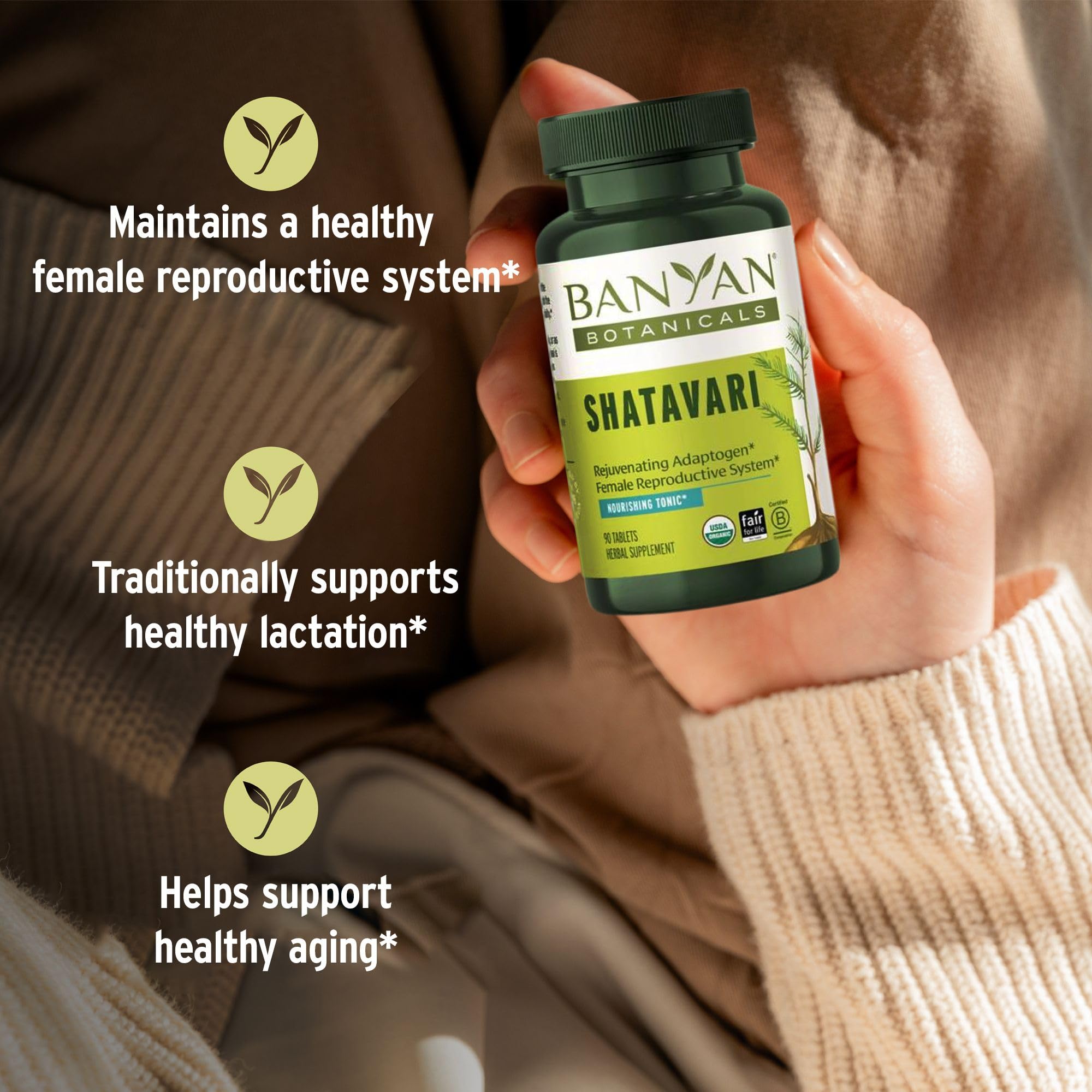 Banyan Botanicals tabletas en mano demostrando portabilidad y conveniencia