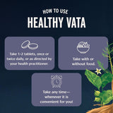 Banyan Botanicals tabletas en mano para mostrar tamaño y dosificación práctica