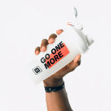 BARE PERFORMANCE NUTRITION bola mezcladora de alambre en primer plano para disolución sin grumos