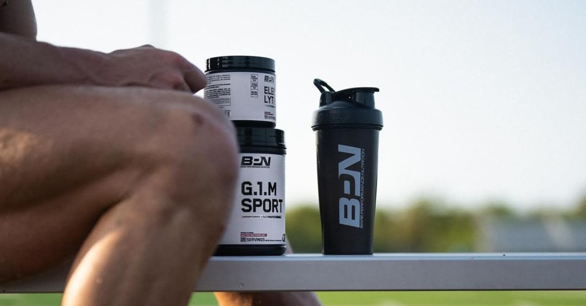 BARE PERFORMANCE NUTRITION etiqueta con lista de ingredientes y certificación de pruebas