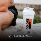 BARE PERFORMANCE NUTRITION shaker en uso en gimnasio, transporte fácil y cierre seguro