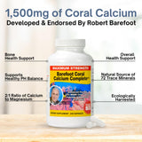 Barefoot Coral Calcium cápsulas en mano para comparar tamaño y dosificación