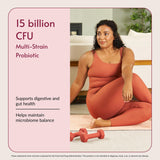 Bariatric Advantage cápsula en mano para comparar tamaño y facilidad de tomar