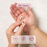 Mano sosteniendo una tableta Bariatric Advantage Zinc para mostrar tamaño y practicidad en dosis