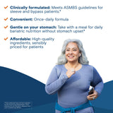 Bariatric Fusion mujer tomando la cápsula, promoviendo adherencia diaria