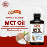 Barlean's usuario añadiendo MCT al café keto para energía sostenida