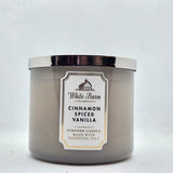 Bath & Body Works vela White Barn frontal mostrando etiqueta y beneficio de aroma acogedor