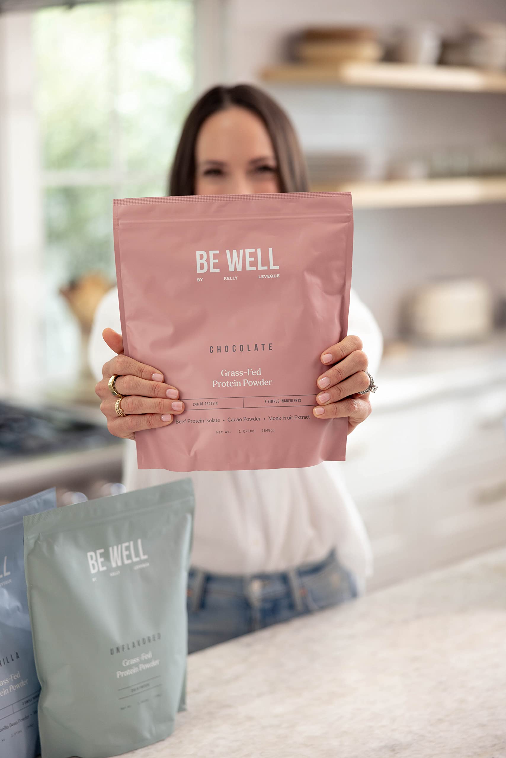 Be Well by Kelly batido de chocolate servido en vaso, resultado cremoso y bajo en azúcar