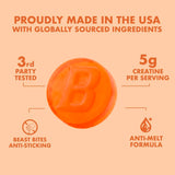 BEAST BITES gomitas en mano mostrando facilidad de consumo y conveniencia