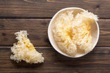 Beauty cuchara con Tremella hidratada mostrando textura gelatinosa agradable