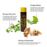 Beekeeper's Naturals vial junto a objeto cotidiano para comparar tamaño práctico