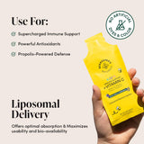 Beekeeper's Naturals gota de líquido liposomal mostrando textura absorbible