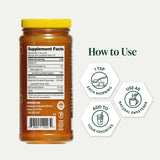 Beekeeper's Naturals miel en cuchara mostrando textura espesa y natural