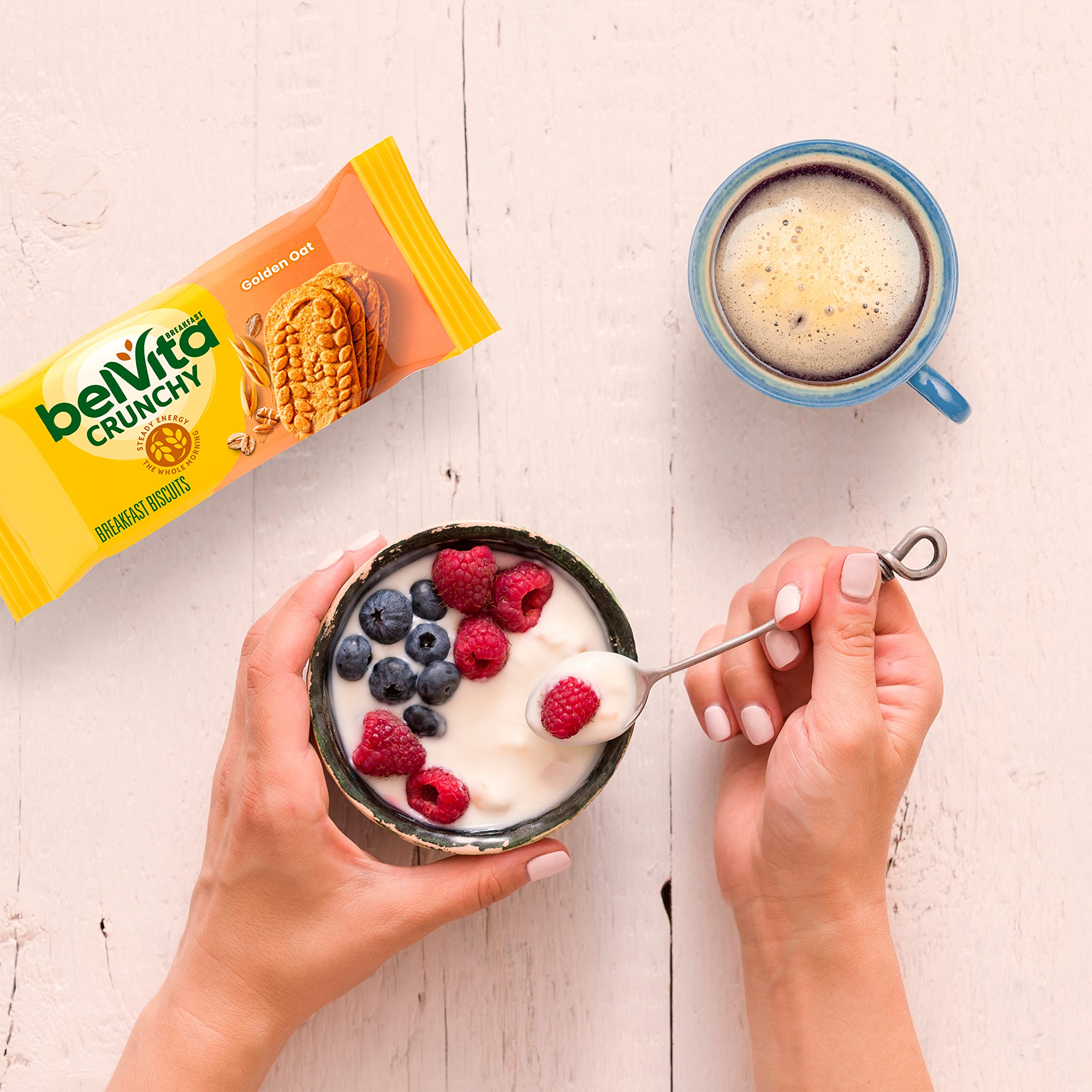 belVita galletas servidas con café ideal para desayuno práctico en oficina