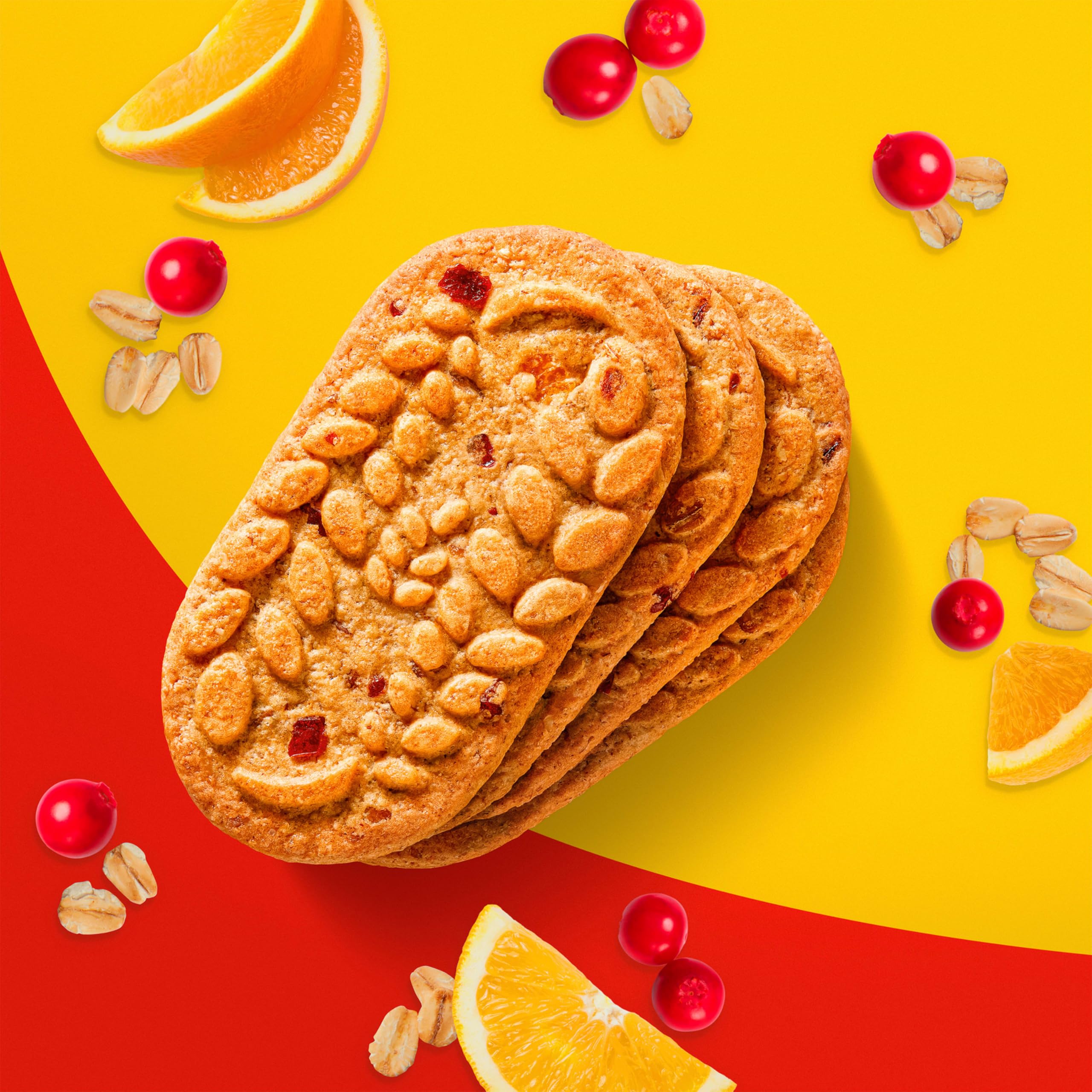belVita galletas en mano para comparar tamaño y facilidad de consumo
