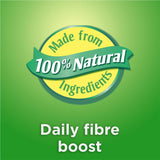 Benefiber primer plano del polvo fino que se disuelve, mezcla sin grumos
