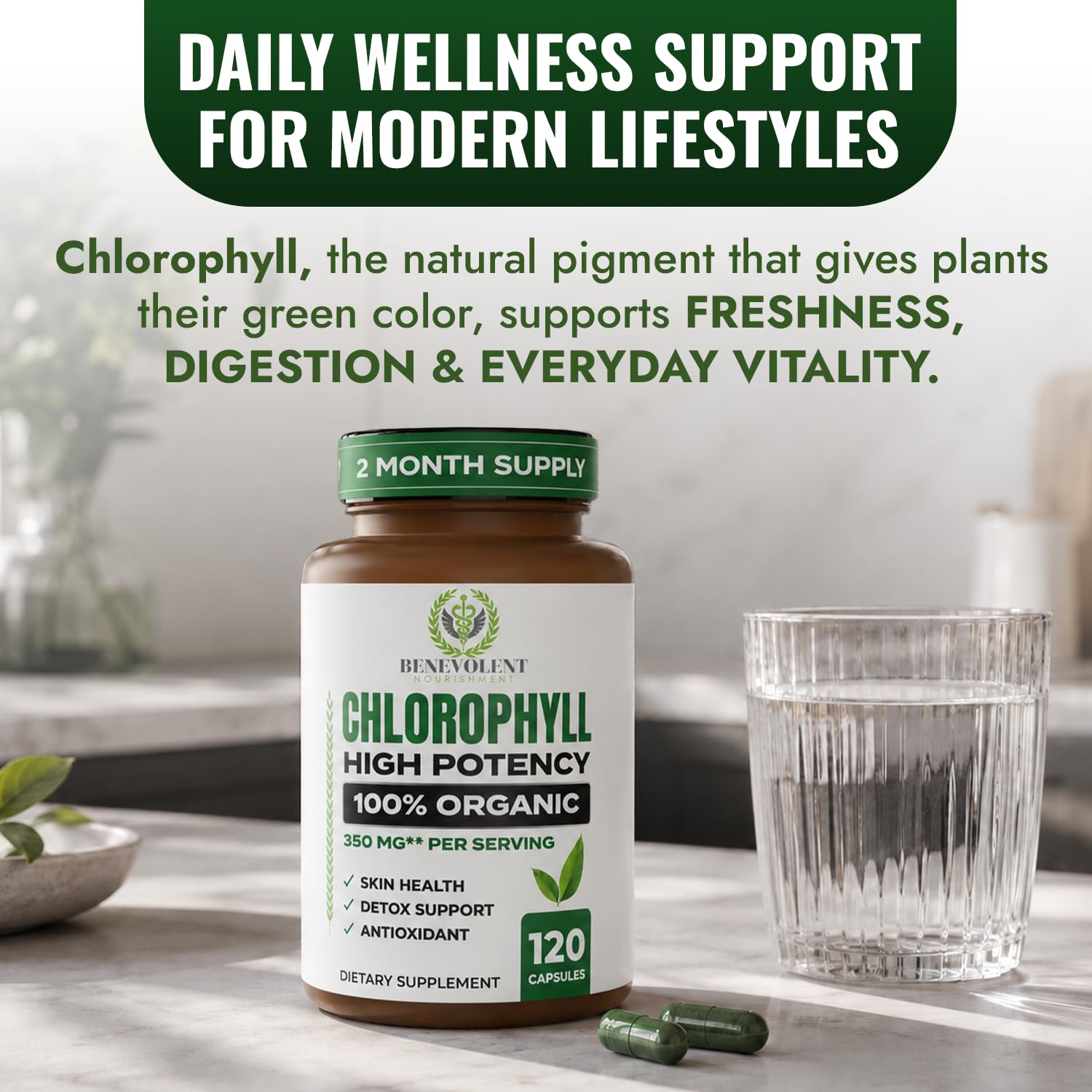 Cápsula Benevolent Nourishment en mano mostrando tamaño y dosificación cómoda