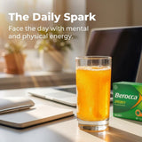 Berocca bebida en vaso sobre escritorio, energía práctica para el trabajo