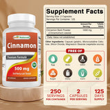 Best Naturals cápsula de canela en mano, muestra dosificación confiable