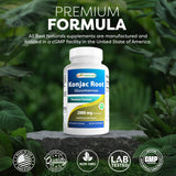 Best Naturals cápsula junto a mano para mostrar tamaño y dosificación fácil