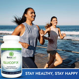 BETACELL cápsulas Glucofix en mano ilustrando la dosis y tamaño práctico