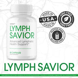 BetaX Lymph Savior cápsulas en la mano para apreciar escala y dosis