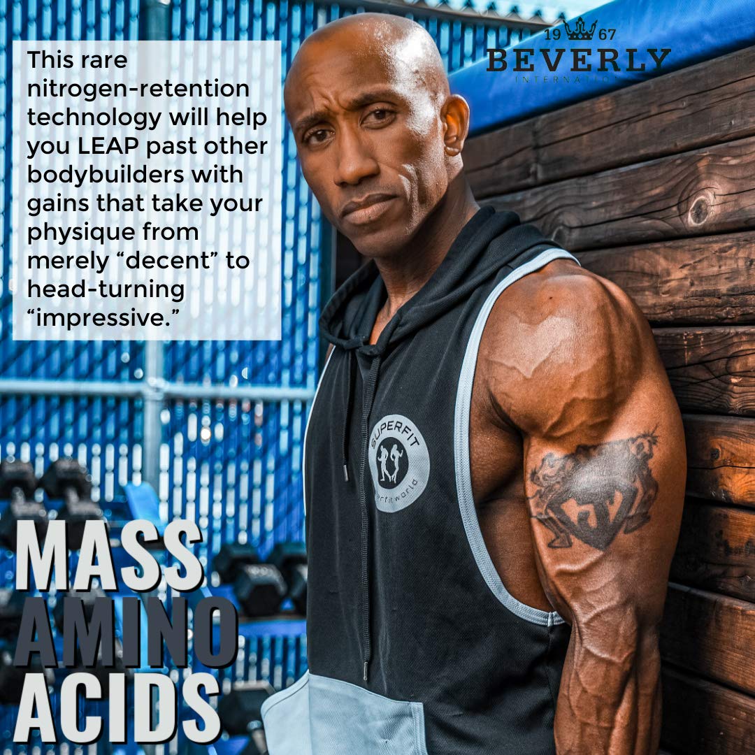Beverly International Mass Amino en bolsa de gimnasio demostrando uso diario