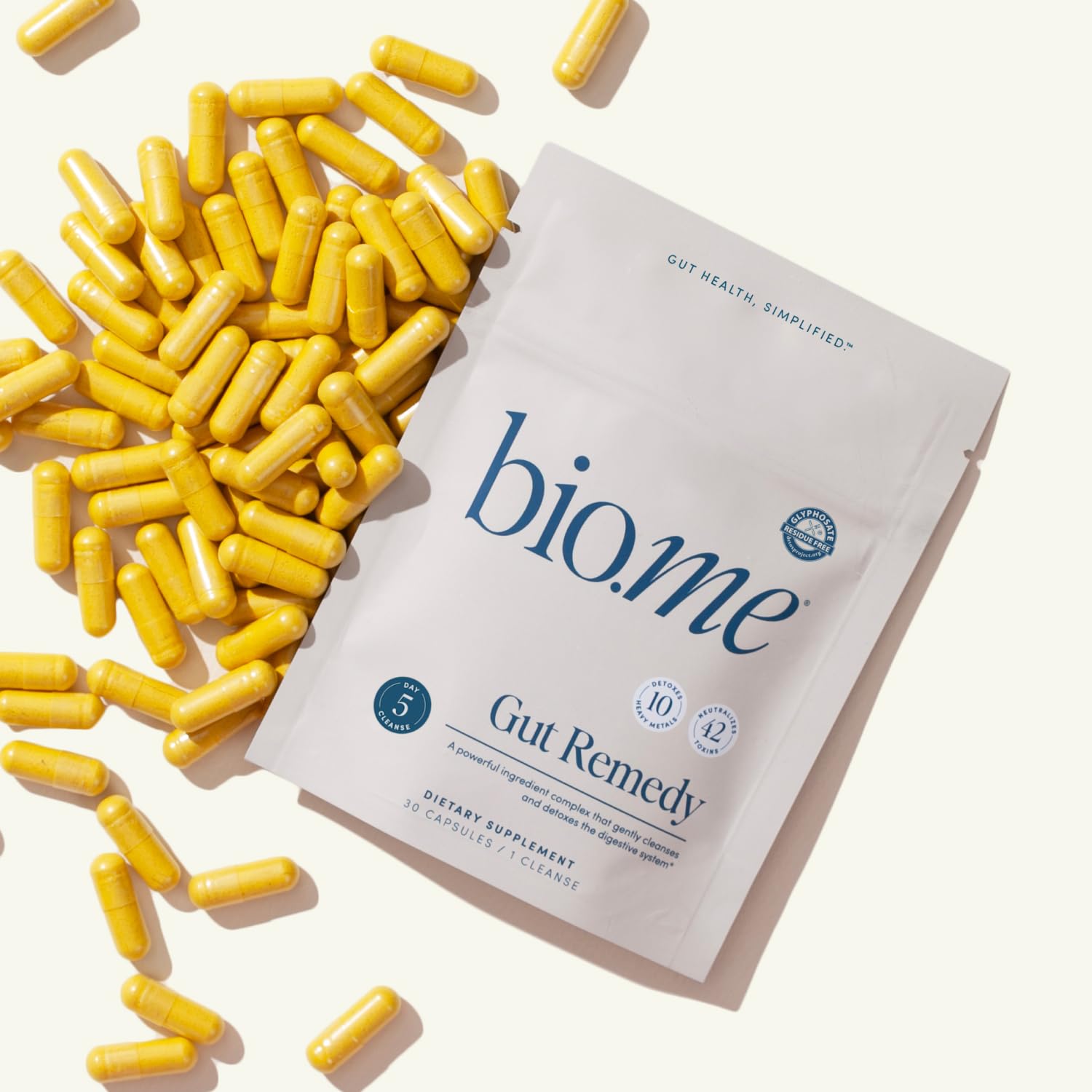 Bio.me caja abierta y cápsulas para ilustrar el contenido y el ciclo de 5 días