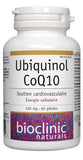 Bioclinic Naturals softgel en mano mostrando tamaño y facilidad