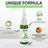 BioFilm Clear uso por persona aplicando spray para higiene nasal diaria