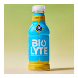 BIOLYTE en cocina junto a refrigerador, almacenamiento sencillo y accesible