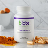 Biote Curcumin SF detalle de cápsula destacando textura y dosificación fácil