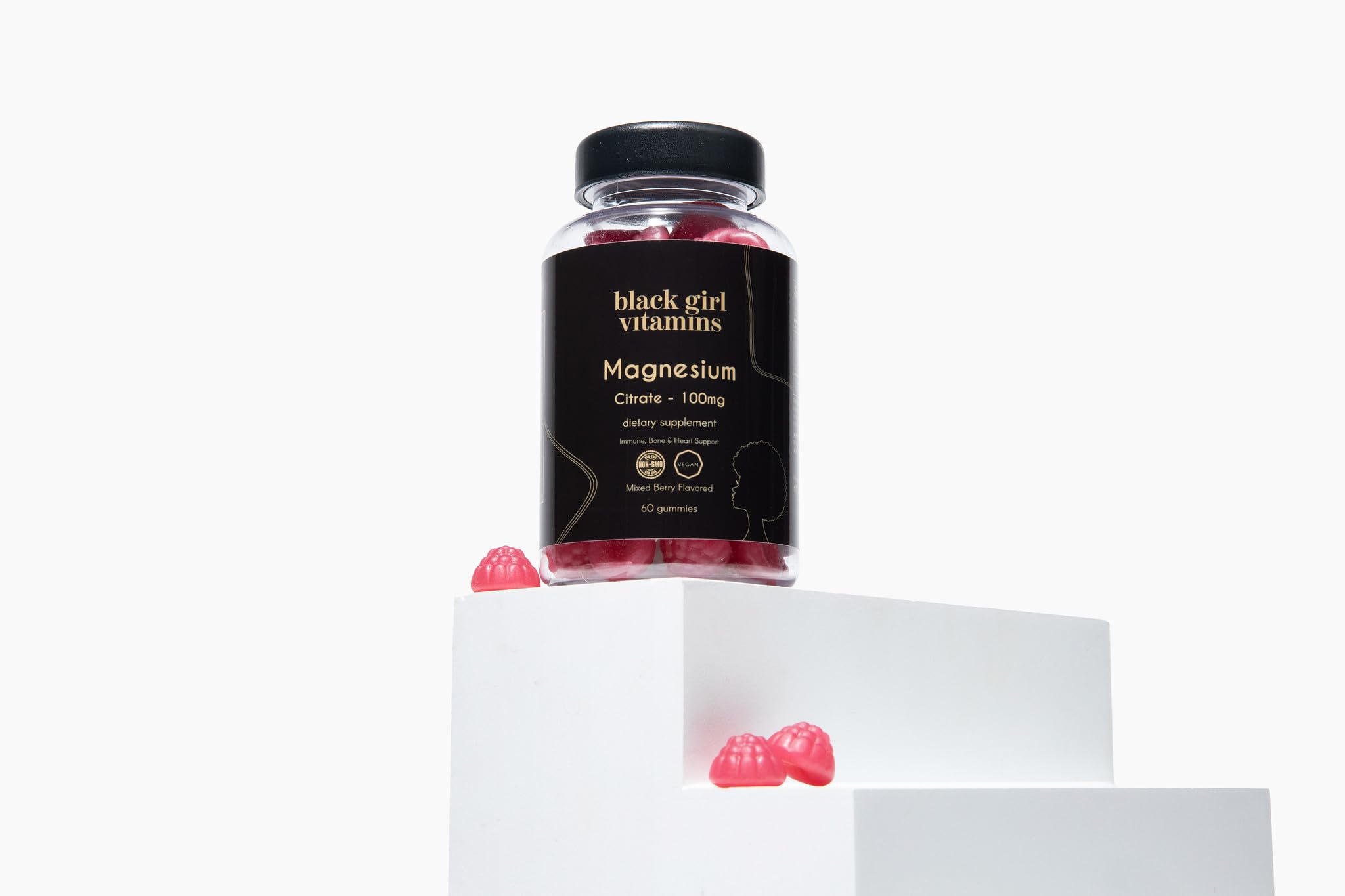 Black Girl Vitamins gomita en mano para comparar tamaño real fácil de tomar