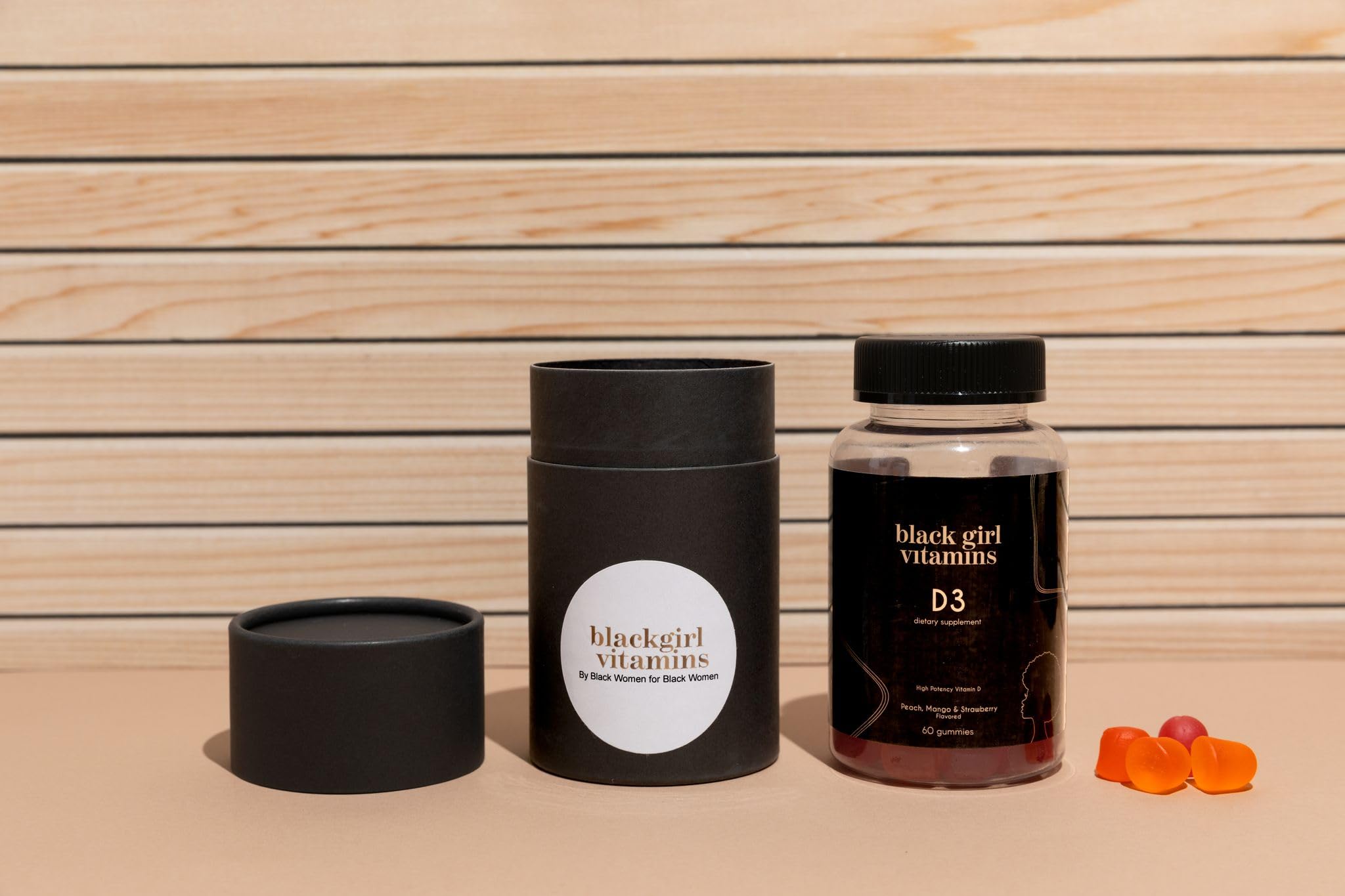 Black Girl Vitamins en escena lifestyle con mujer activa, apoyo diario