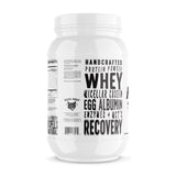 Batido preparado con Black Magic Protein mostrando sabor chocolate y beneficio recuperador