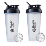 BlenderBottle Classic frontal pack de dos botellas claras y negras, útil para llevar bebidas