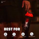 BlenderBottle DARK KNIGHT comparación de tamaño sobre mesa, volumen de 28 oz visible