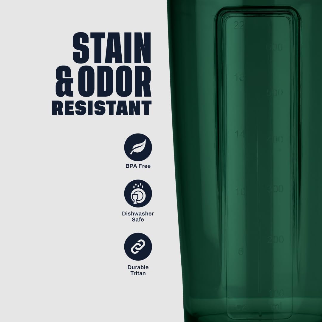 BlenderBottle en uso en gimnasio para preparar batido rápido y transportable