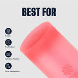 BlenderBottle en uso en gimnasio para preparar batido antes de entrenar