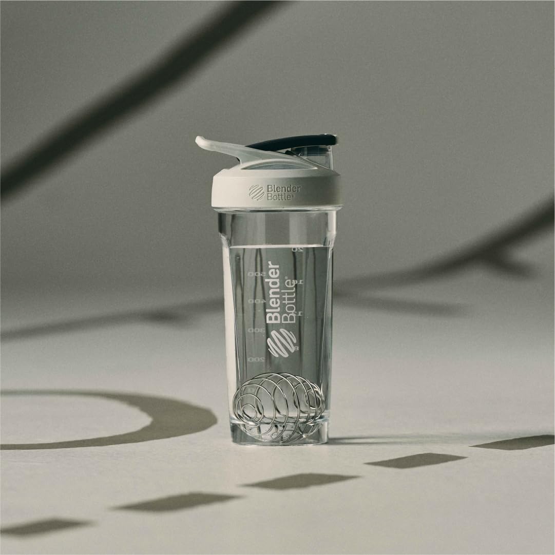 BlenderBottle junto a mochila ideal para llevar bebidas frías